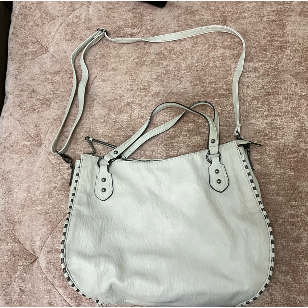 Light grey Jessica Simpson purse